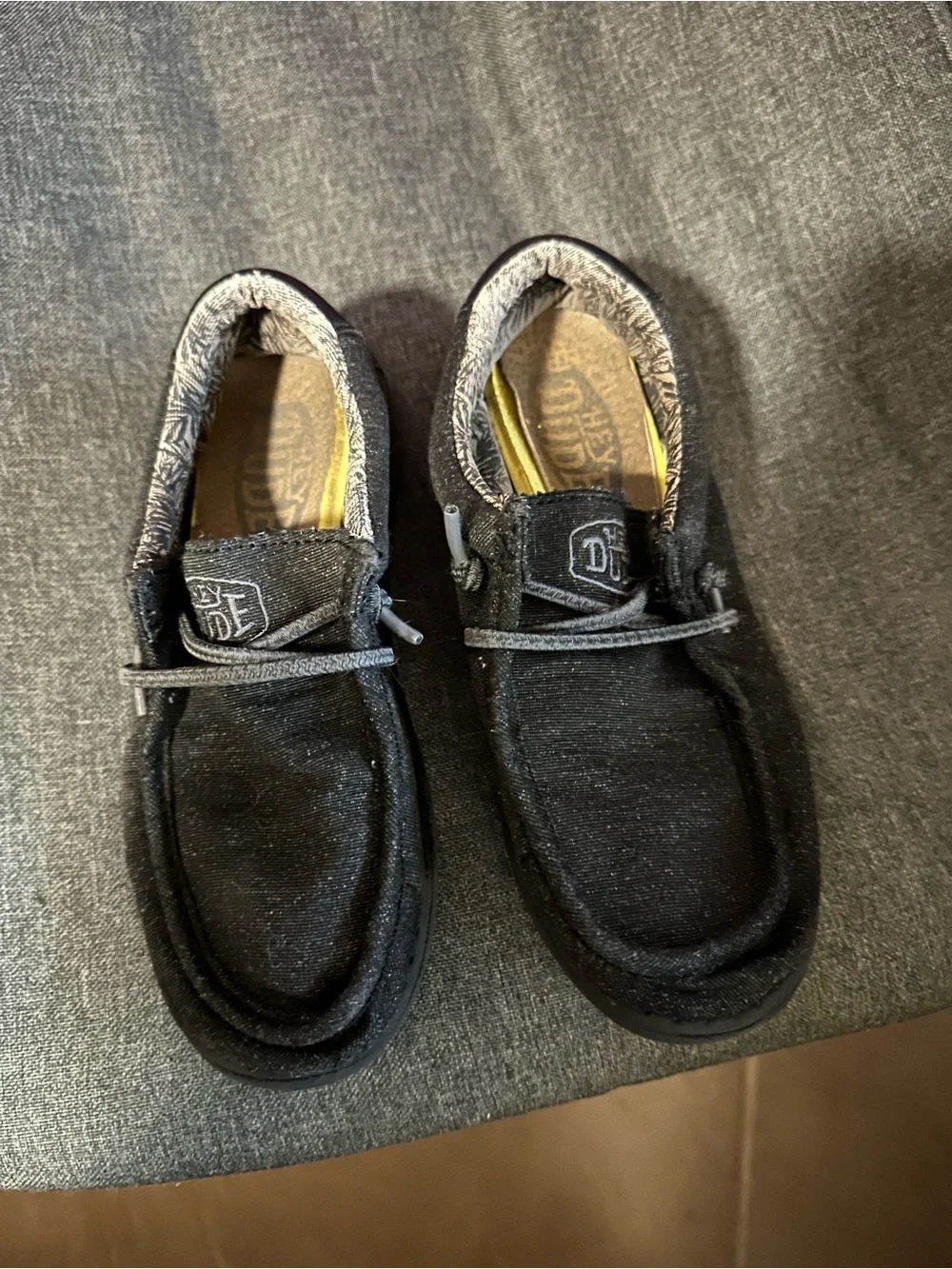 Hey Dude Boys Sz 2 Wally Basic Black Slip-Ons